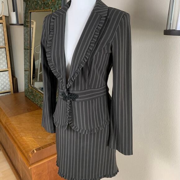 Vintage Secretary Skirt Suit Size 6 2-Piece w/ Blazer Jacket Ruffle Trim Striped - Picture 4 of 12